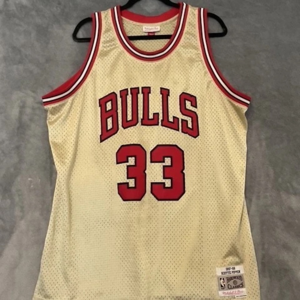 Mitchell & Ness Bulls Jersey - Cream and Red